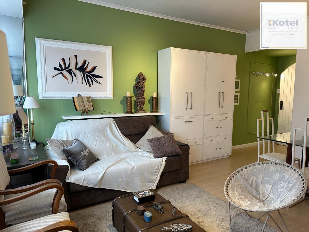 Vende-se apartamento com 3 quartos(1 suíte), 114m² e 1 vaga - Moinhos de Vento