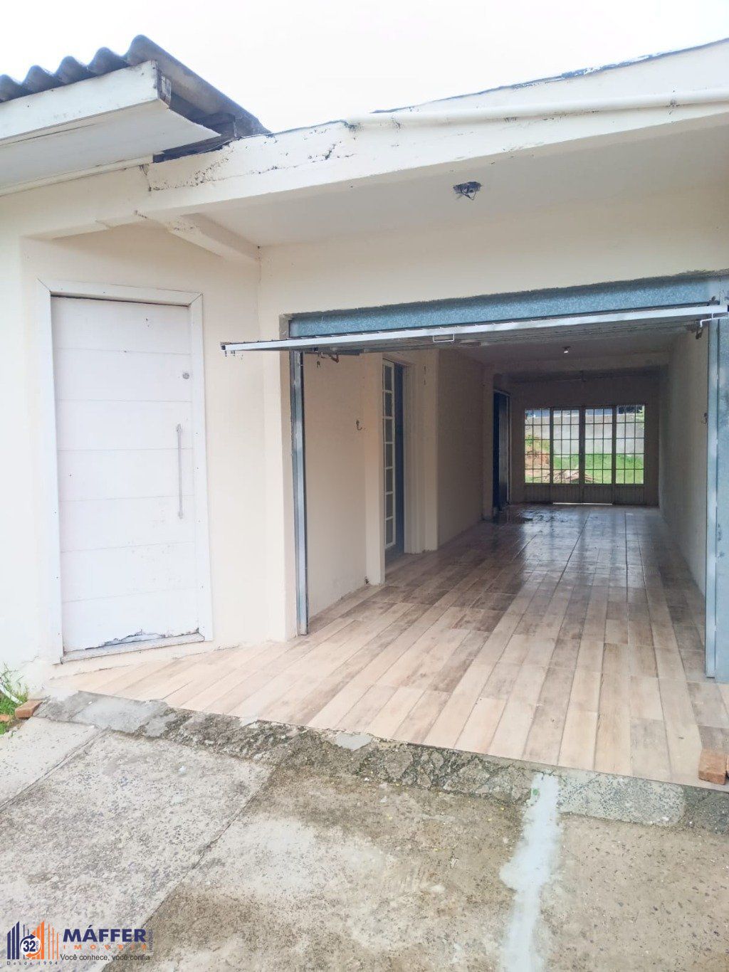 Casa com 2 dormitórios e 2 vagas de garagem em Canoas.