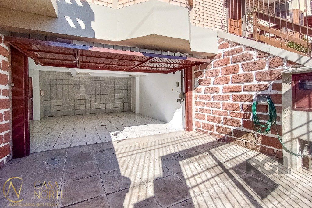 Casa à venda com 3 quartos, 130m², 1 suíte, 2 vagas, Rua Heitor Manganelli no bairro Jardim Itu em Porto Alegre