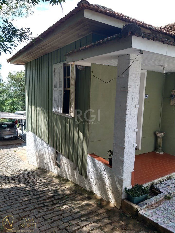 Casa à venda com 3 quartos, 60m², 2 vagas, Rua Padre João Batista Reus no bairro Camaquã em Porto Alegre