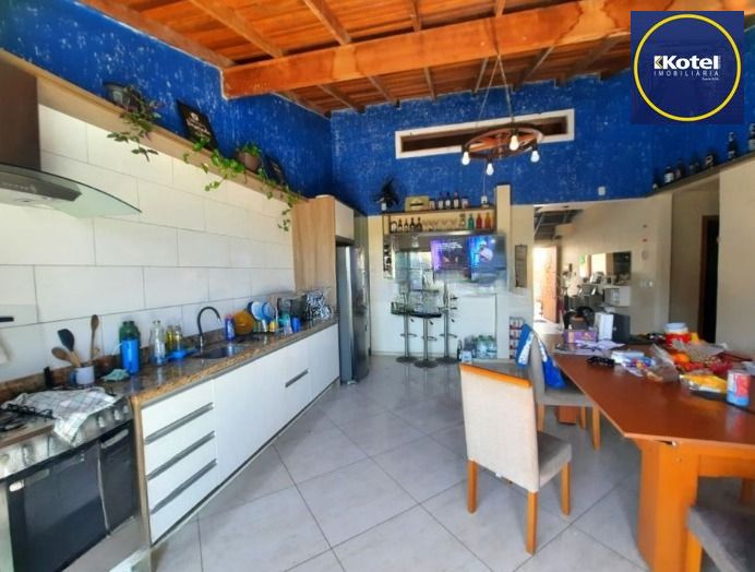 Casa de 4 quartos,suíte,churrasqueira no bairro Nonoai