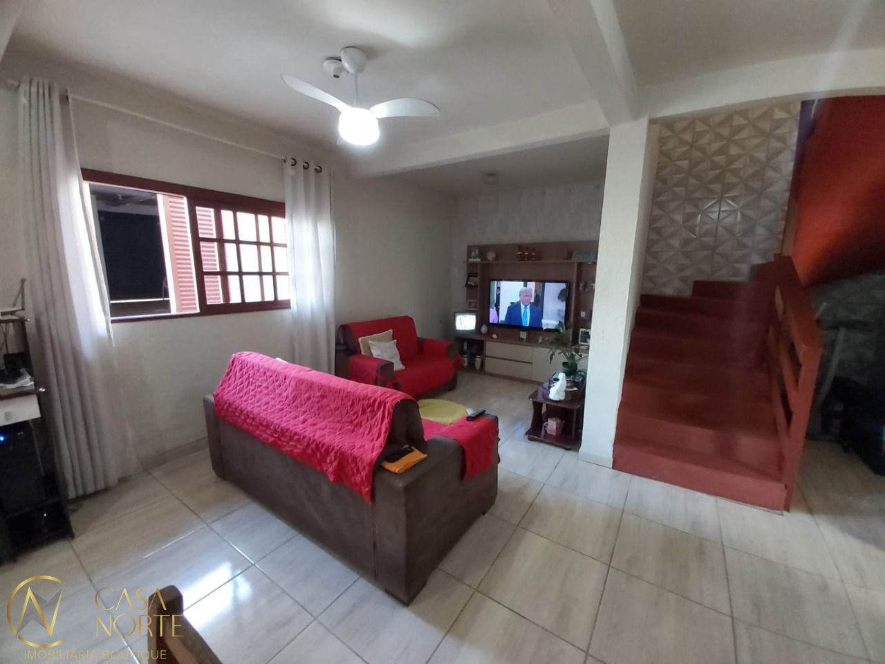 Casa à venda com 3 quartos, 100m², 1 suíte, 3 vagas, Rua Império no bairro Vila Nova em Porto Alegre