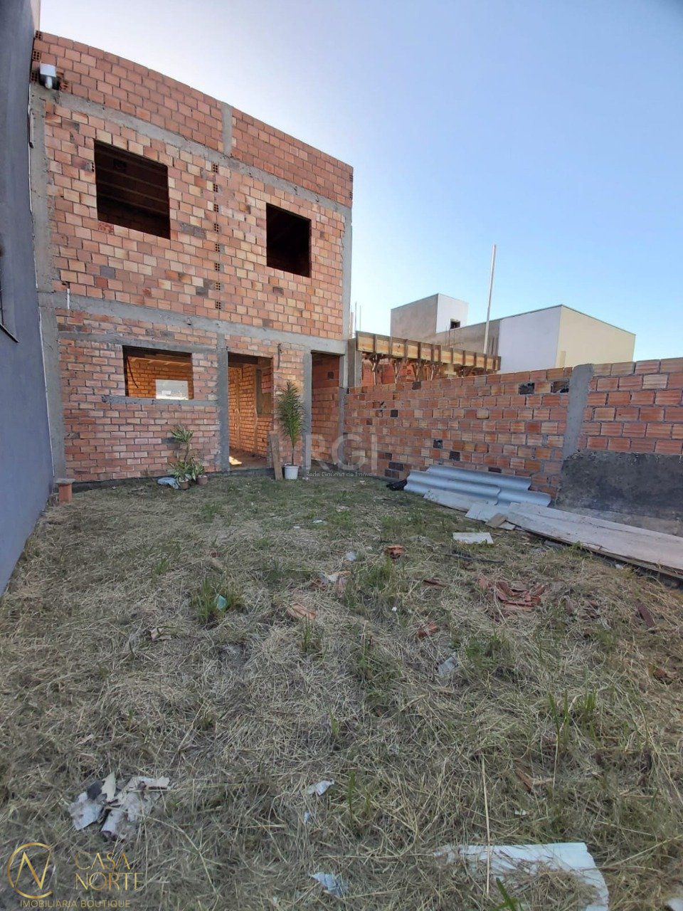 Casa à venda com 2 quartos, 100m², 1 suíte, 2 vagas, Rua Jorge Babot Miranda no bairro Aberta dos Morros em Porto Alegre