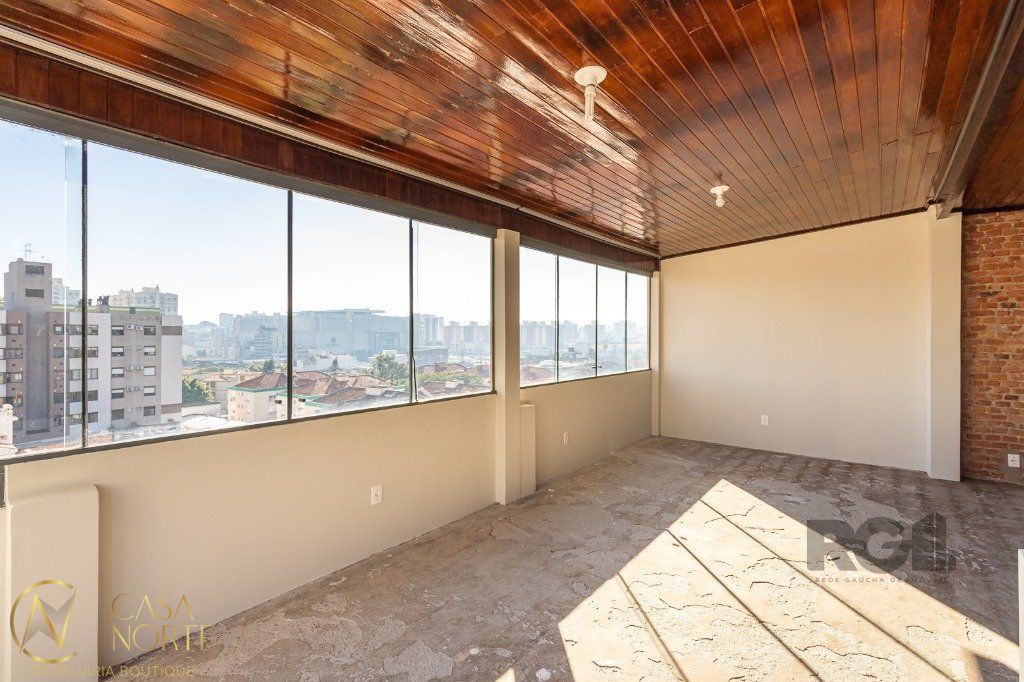Cobertura à venda com 2 quartos, 111m², 1 vaga, Rua Roque Calage no bairro Passo da Areia em Porto Alegre