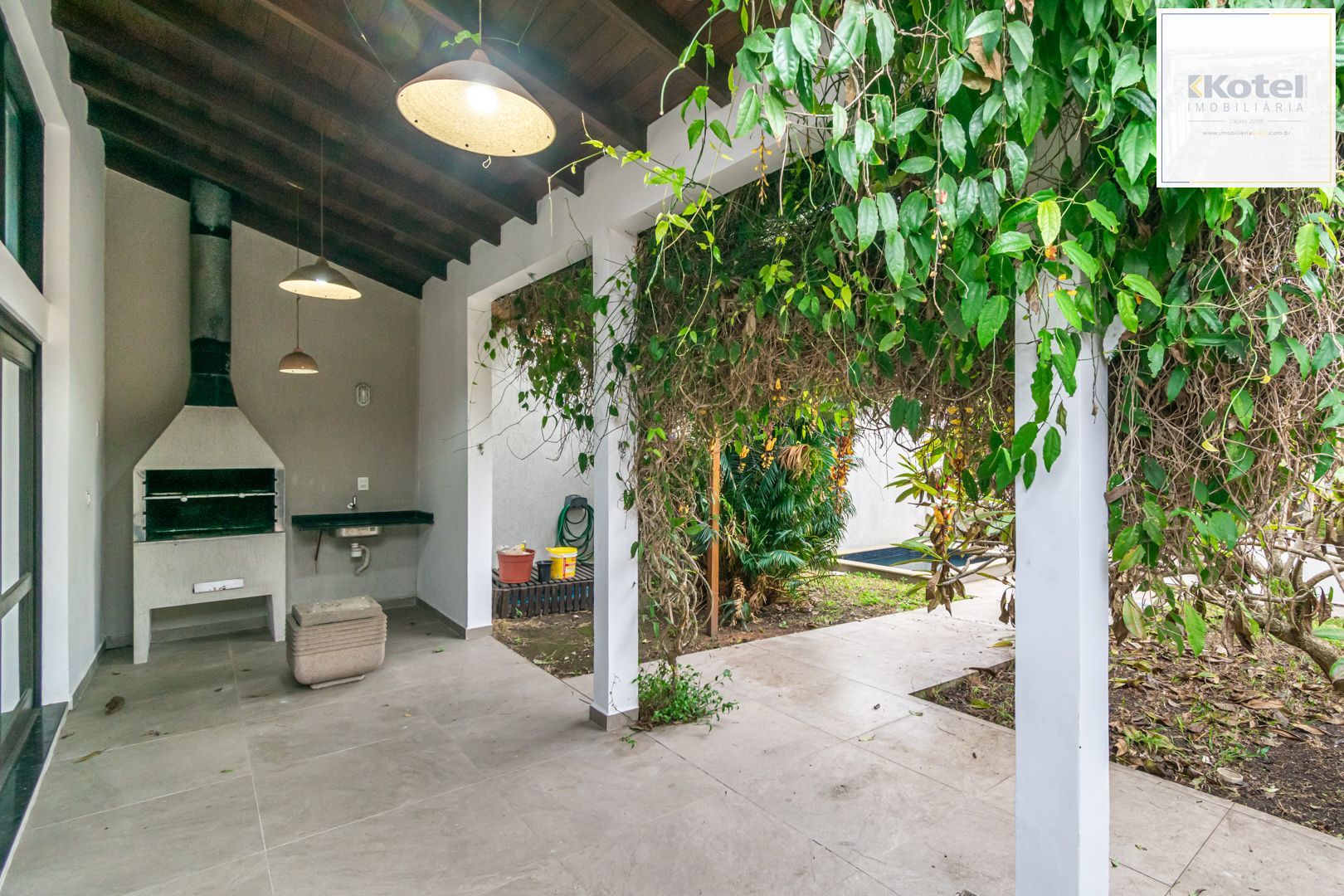 Casa sobrado no bairro Cristal de 3 dormitórios e 3 vagas DESOCUPADA — foto 4