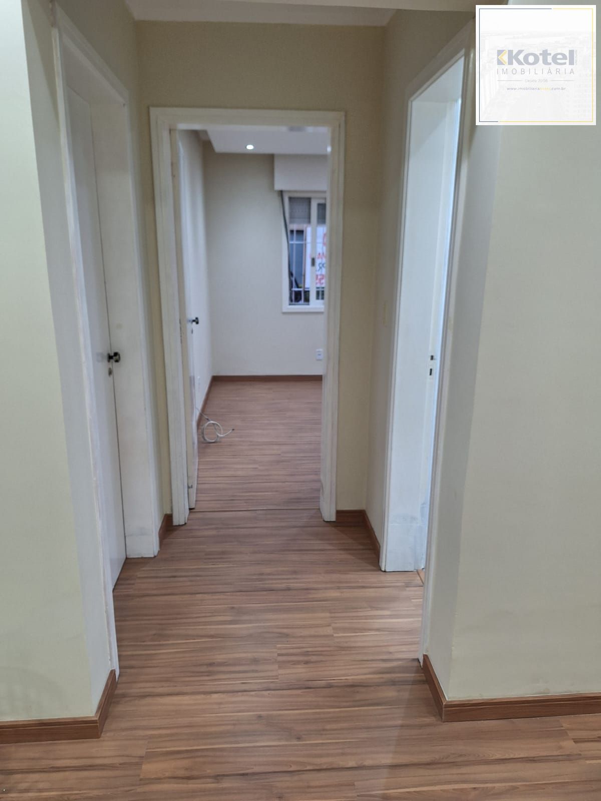 Apartamento 02 dormitórios com vaga de garagem escriturada descoberta