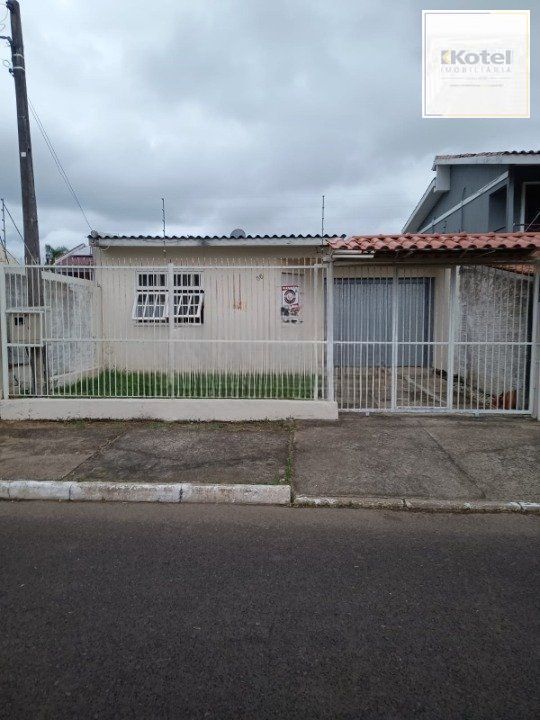 Casa com 2 dormitórios e 2 vagas de garagem em Canoas.