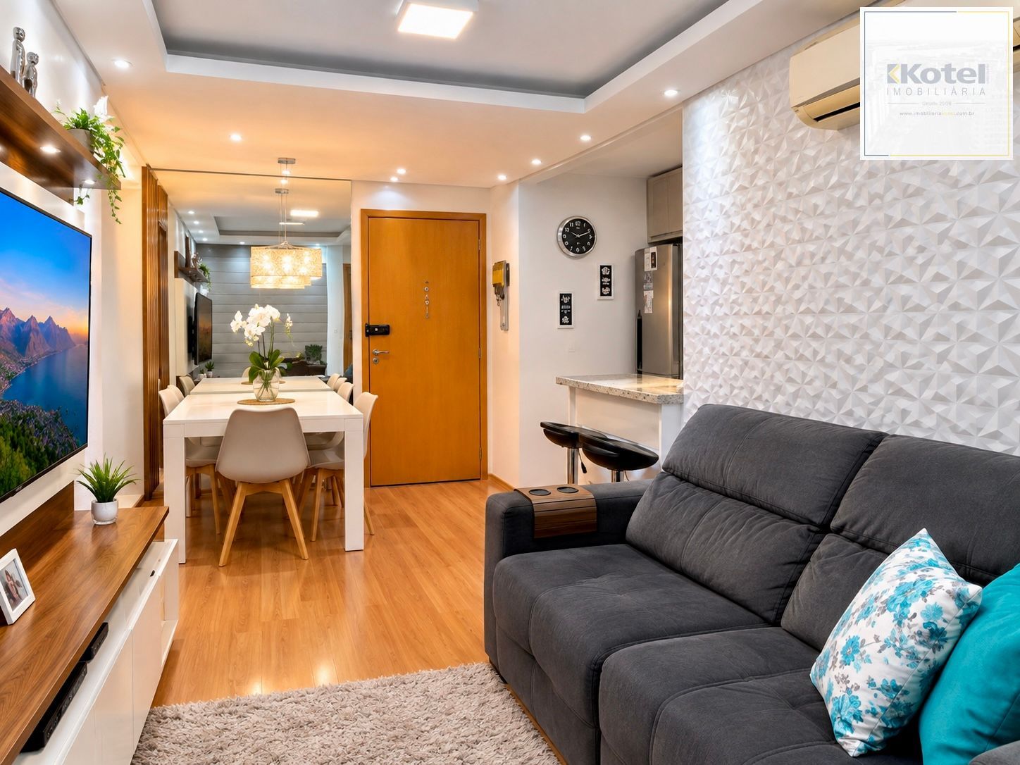 APARTAMENTO MOBILIADO com Sacada e Churrasqueira e 1 vaga À VENDA MORRO SANTANA