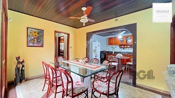 Casa em Porto Alegre, no bairro Guarujá, com 5 dormitório(s), e 5 banheiros, à venda. — foto 5