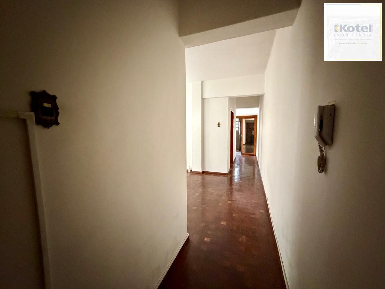 Apartamento 2 dormitórios sacada com 90m2 no centro histórico.