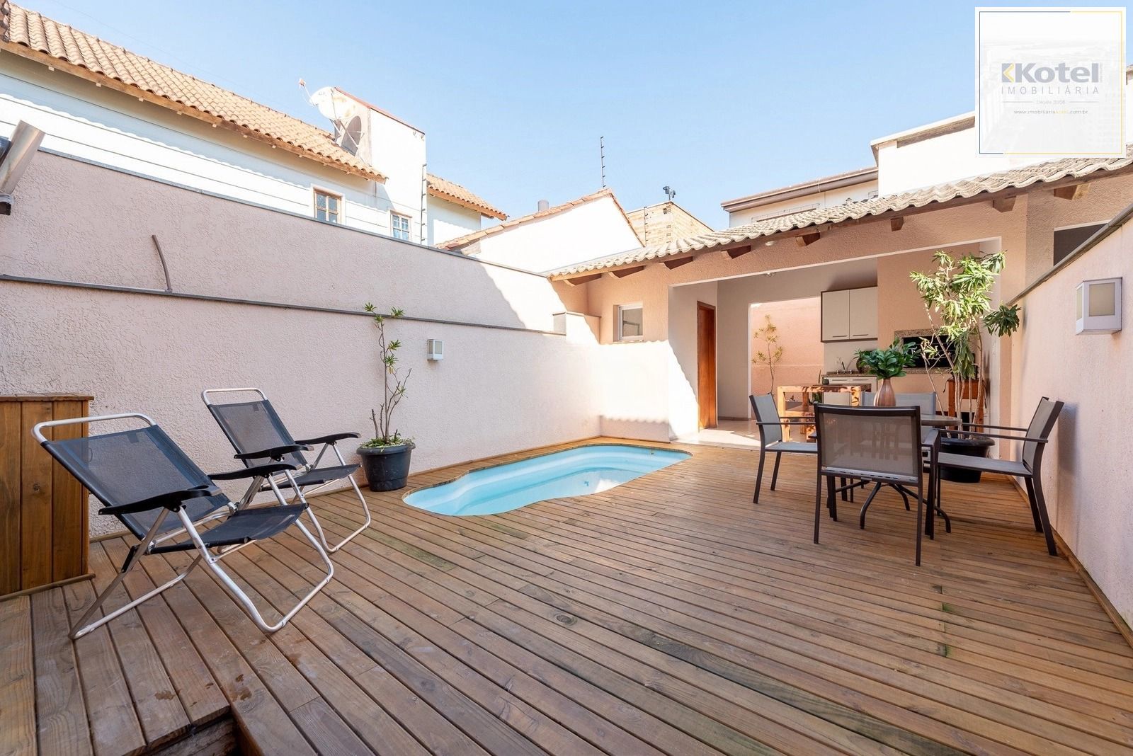 Sobrado moderno com 3 dor, suíte, piscina e espaço gourmet no Jardim Itu