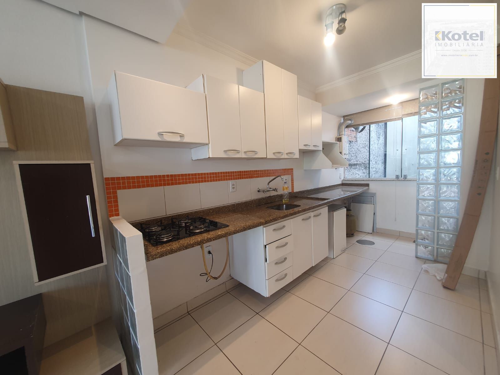 Apartamento de 2 dormitórios no bairro Azenha para comprar — foto 2