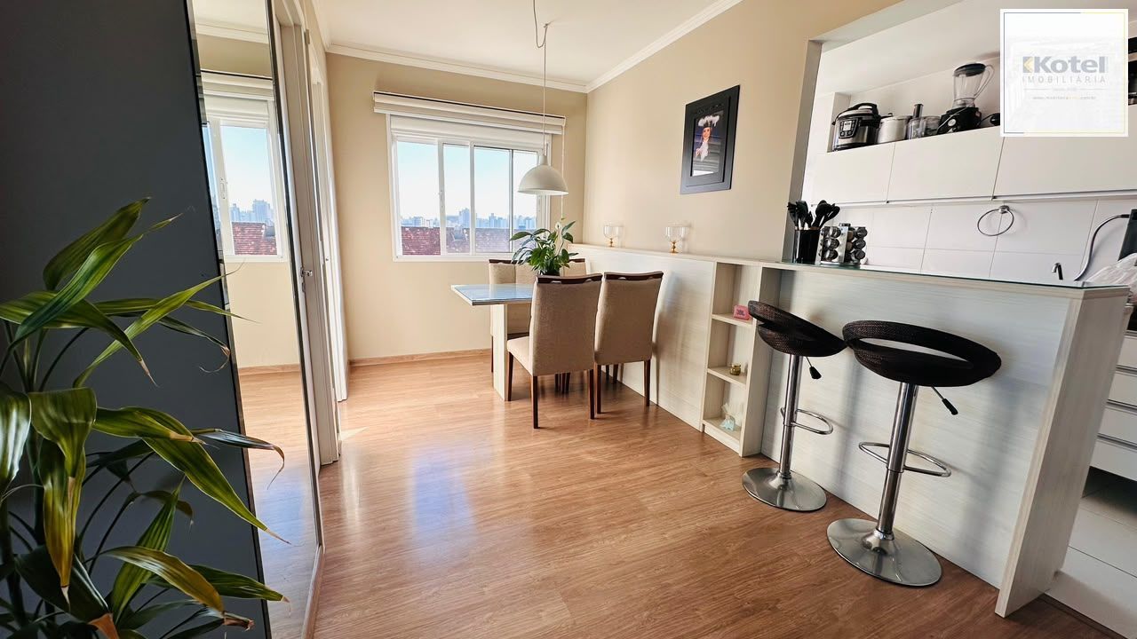 Apartamento 2 dormitórios transformado em 1 com living estendido e vaga