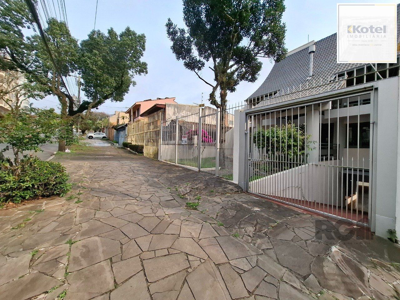 Casa com 537,00 m² com 04 dormitórios no Bairro Tristeza