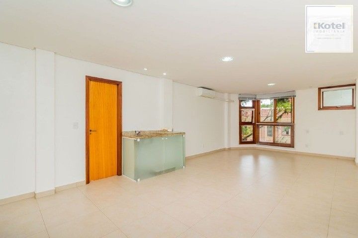 Sala,bairro Petrópolis, com ampla metragem,43,20M2, conservação impecável