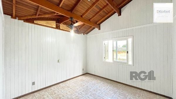Casa em Porto Alegre, no bairro Guarujá, com 2 dormitório(s), e 2 banheiros, à venda. — foto 5