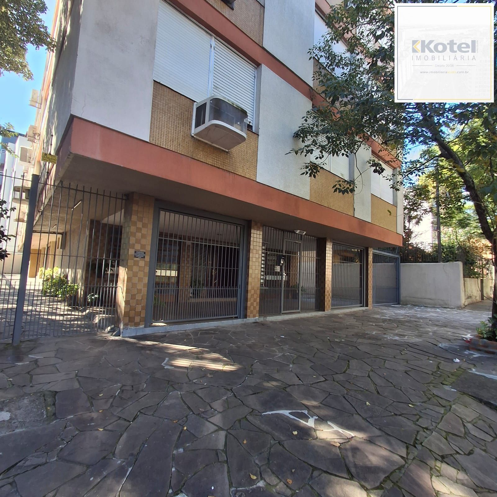 Amplo apartamento de 3 dormitórios próximo ao Zaffari Cabral, Parcão, Colegio Leonardo da Vinci