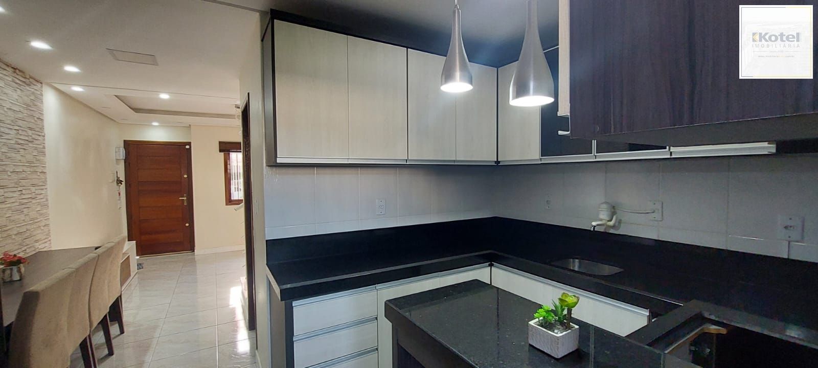 Boletto Imóveis vende casa em Canoas , 2 dormitórios, 1 banheiro, 1 lavabo, garagem para 2 carros,  com móveis fixos em MDF, em fino acabamento.