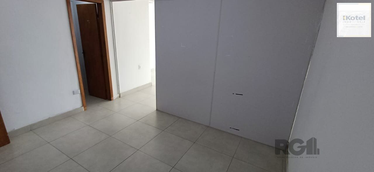 Sala em andar alto na região central.