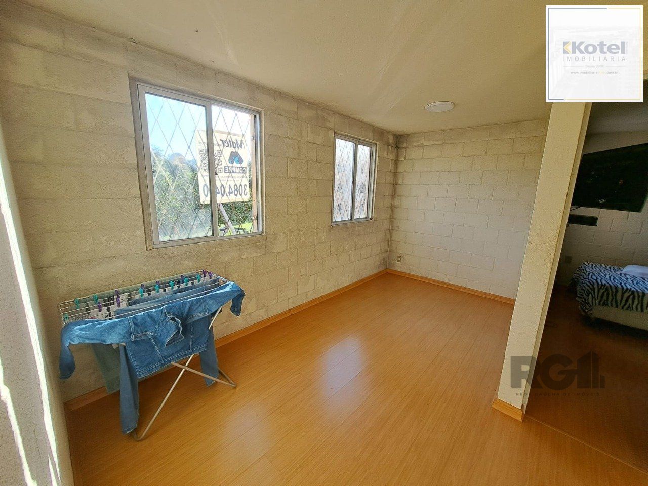 Apartamento semimobiliado de 2 dormitórios no bairro Vila Nova