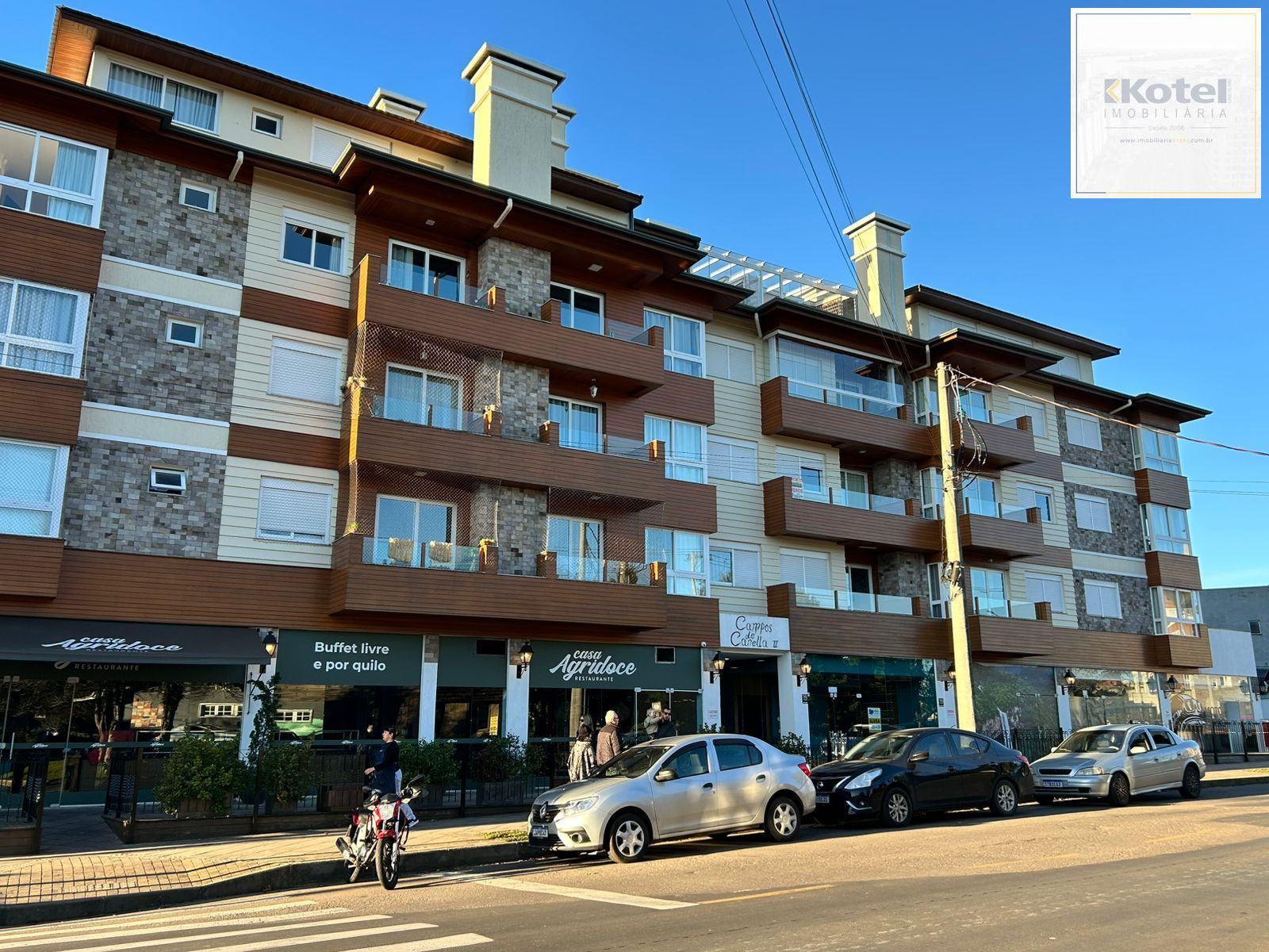 Lindo Apto mobiliado 2 dorm suíte box duplo na rua coberta no coração de Canela — foto 2