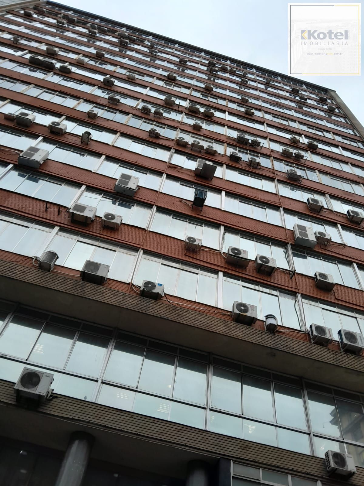 Salas com  meio andar,para empresas ou órgãos públicos com 262,41m2 ,Centro