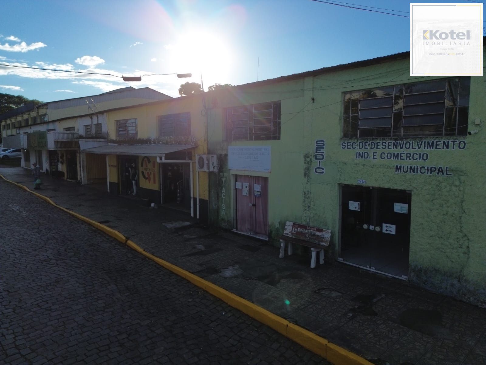 Prédio Comercial, com lojas alugadas, OU até o Terreno, centro de Butiá. Preço Abaixo do Mercado!