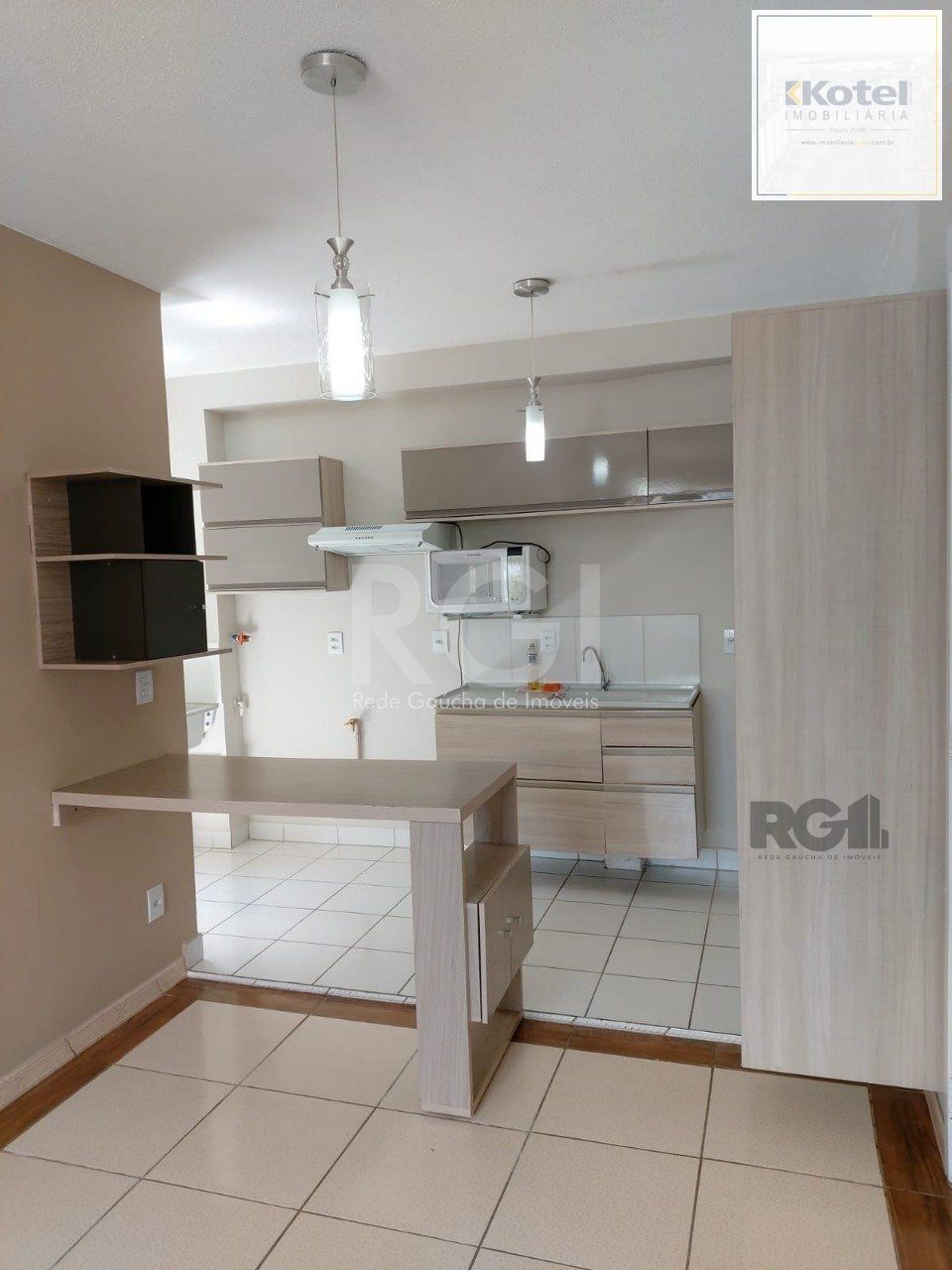 Apartamento com 01 dormitório, sala, cozinha, banheiro social, bem arejado,  ótima localização, próximo a UNIVERSIDADE DA FAPA. — foto 3