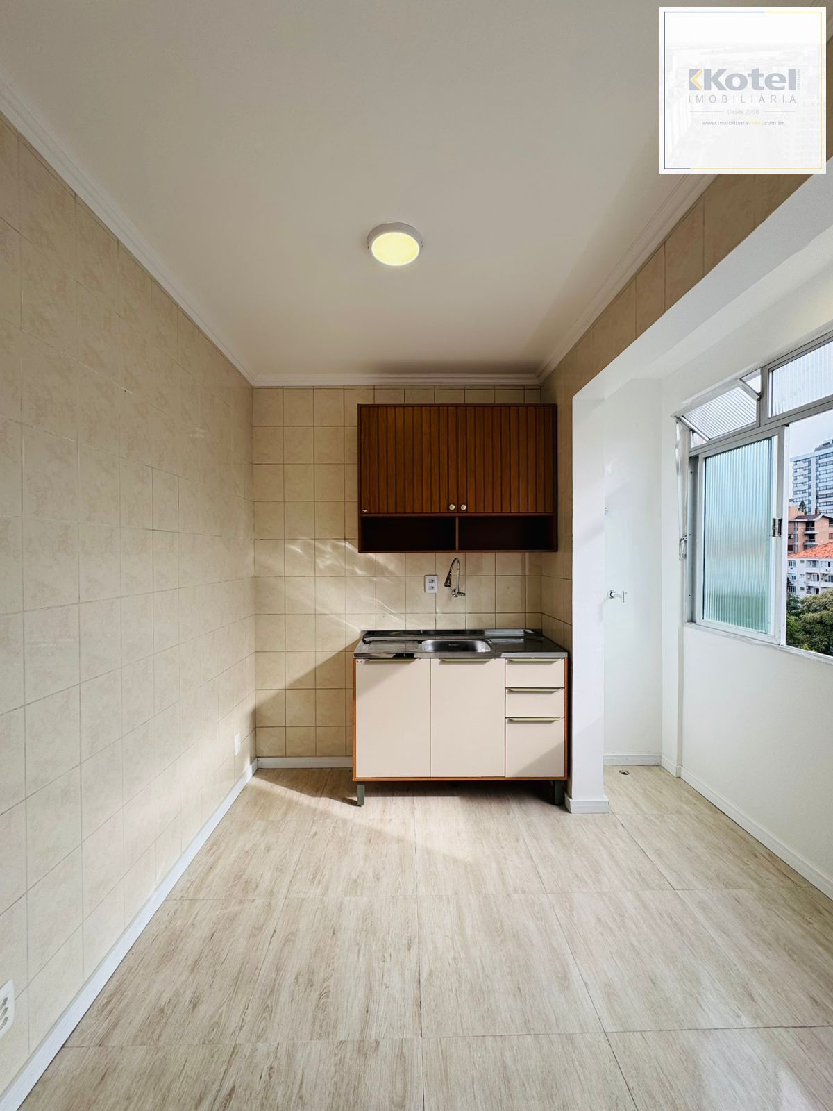 Apartamento com 2 quartos, 47m², reformado, bairro Petrópolis — foto 4
