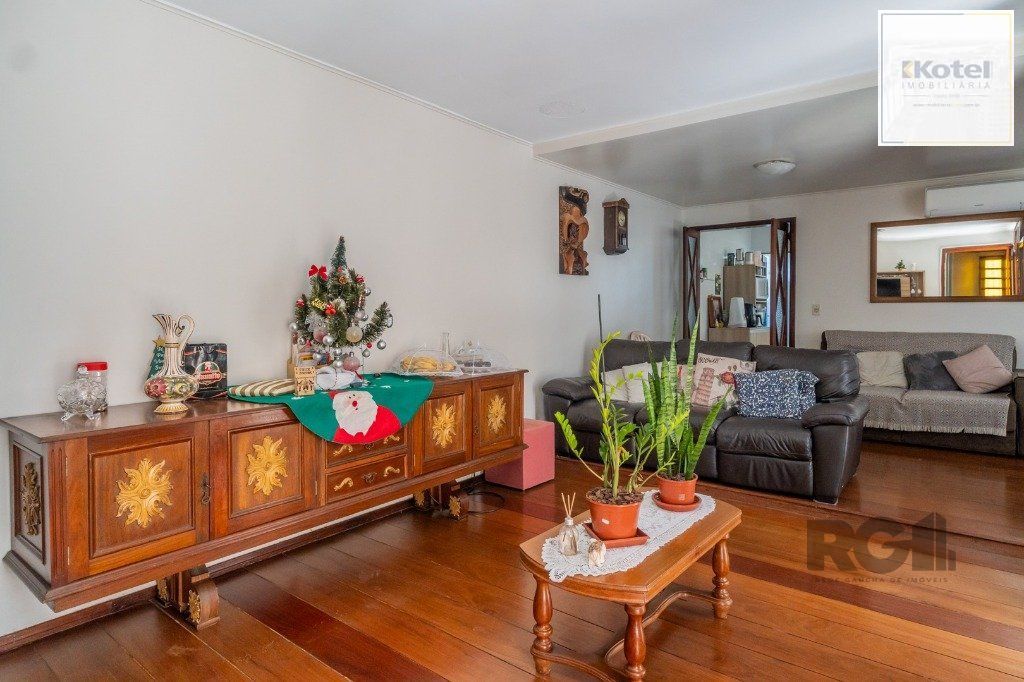 Casa com 4 dormitórios no bairro Gloria — foto 4