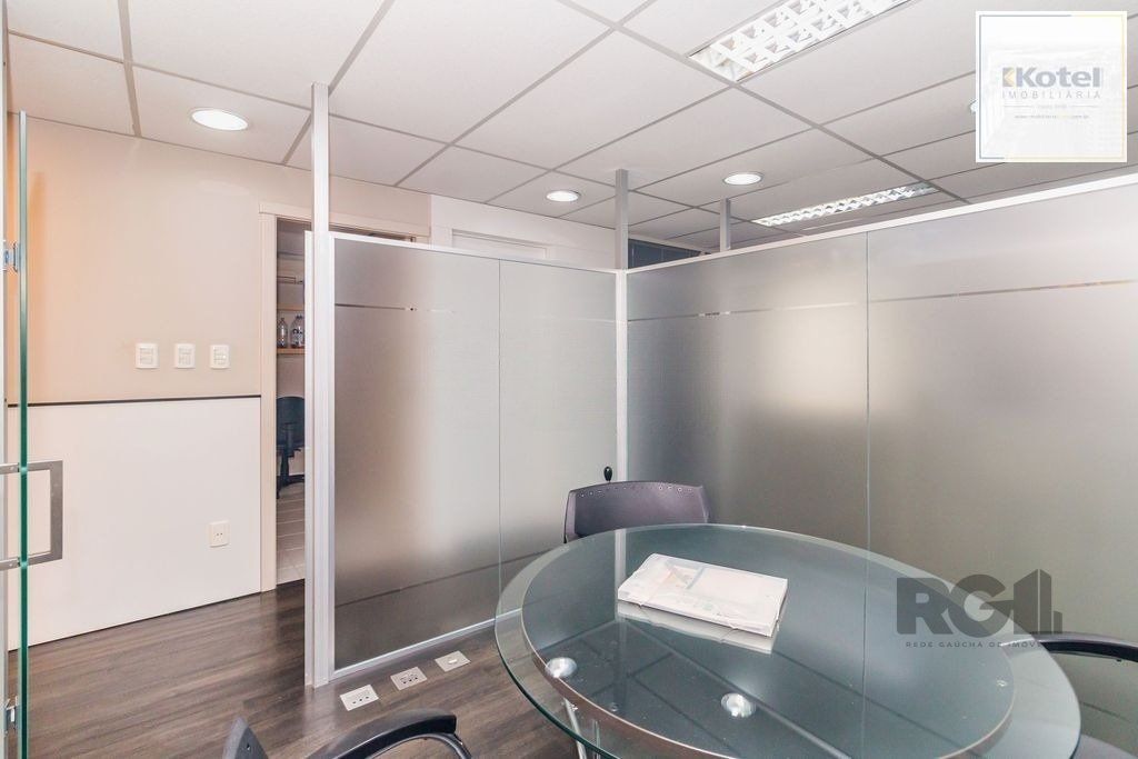 Excelente sala comercial de 140m² no centro.