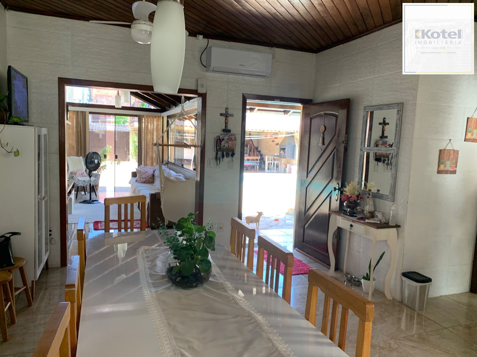 Casa 3 dormitórios, 2 vagas, Bairro Imbui