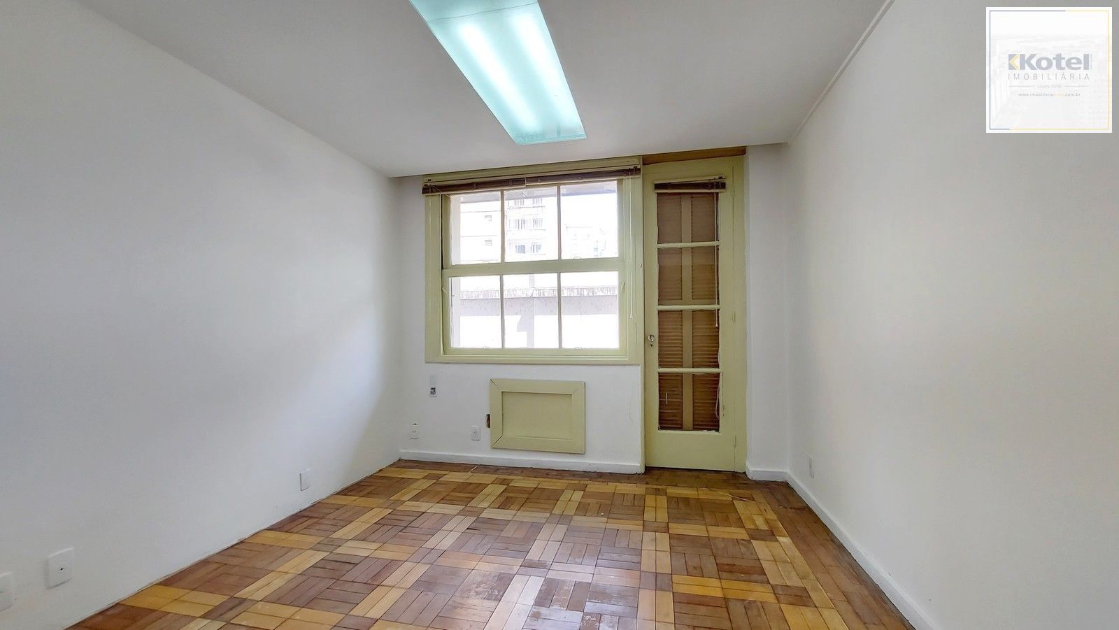 Sala a venda com 95m²