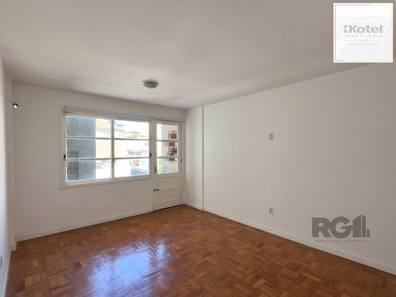 APARTAMENTO JK COM ÓTIMO ESPAÇO E BEM ILUMINADO PRÓXIMO AO GUAÍBA