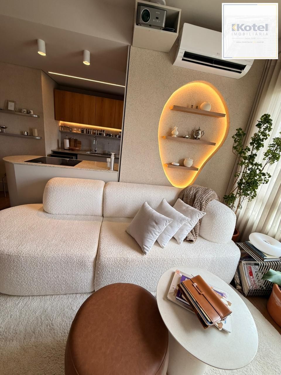 Apartamento mobiliado e decorado em alto padrão a venda no Quintal Moinhos.