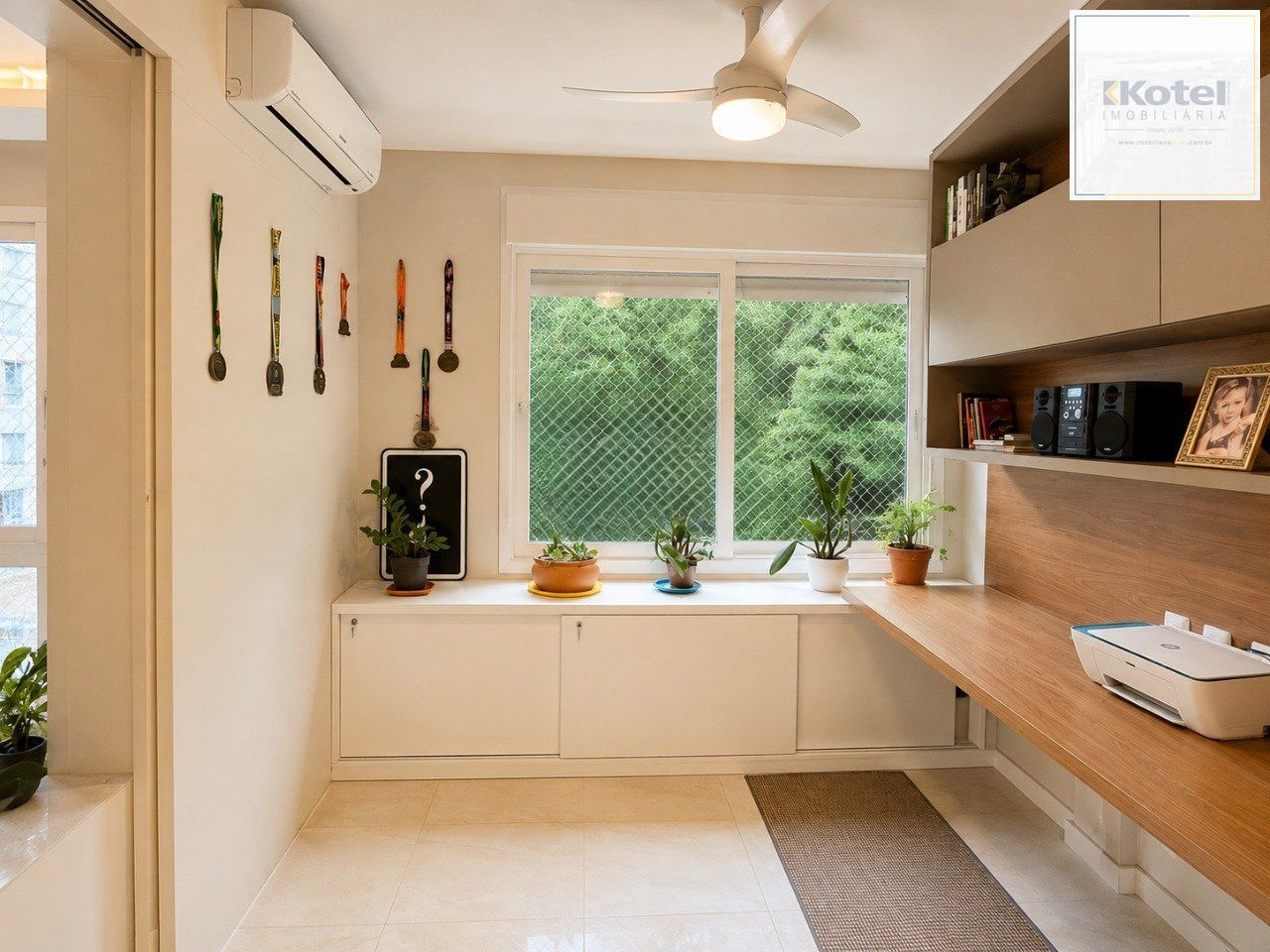 Apartamento de 3 dormitórios à venda no bairro Mont Serrat em Porto Alegre.