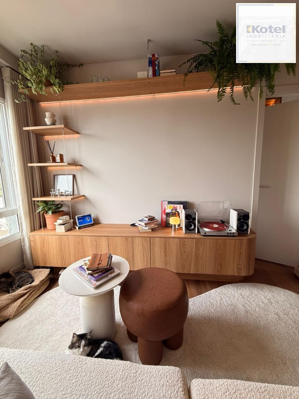 Apartamento mobiliado e decorado em alto padrão a venda no Quintal Moinhos.