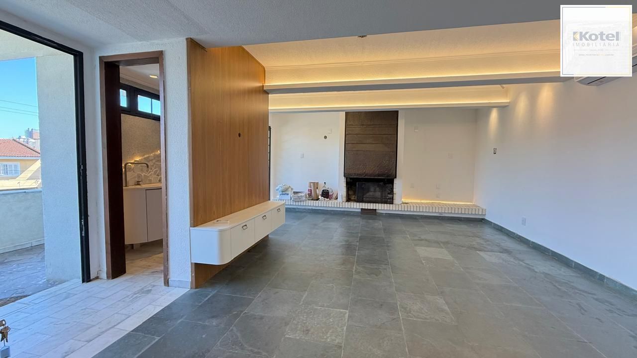 Casa semi reformada com 4 dormitórios e 4 vagas no Chácara das Pedras próx. Joao Wallig. — foto 4