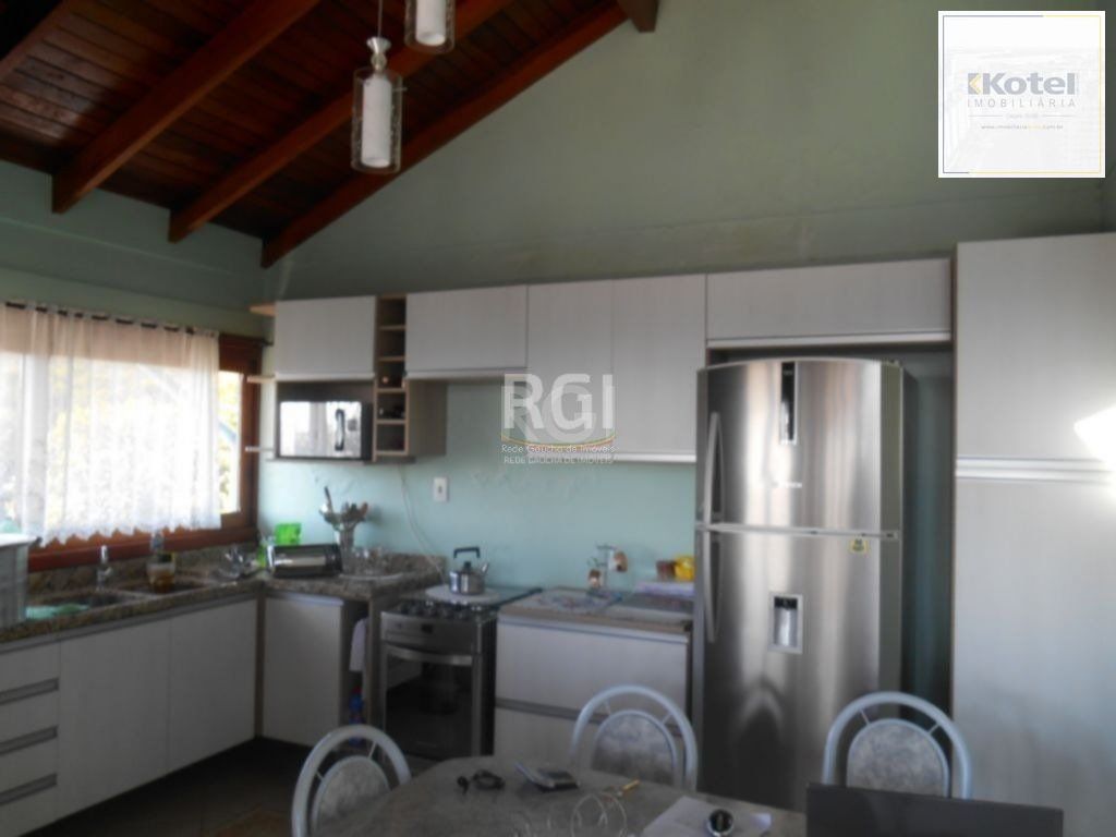 Casa para Venda - 185m², 4 dormitórios, sendo 2 suites, 4 vagas - Nonoai — foto 2