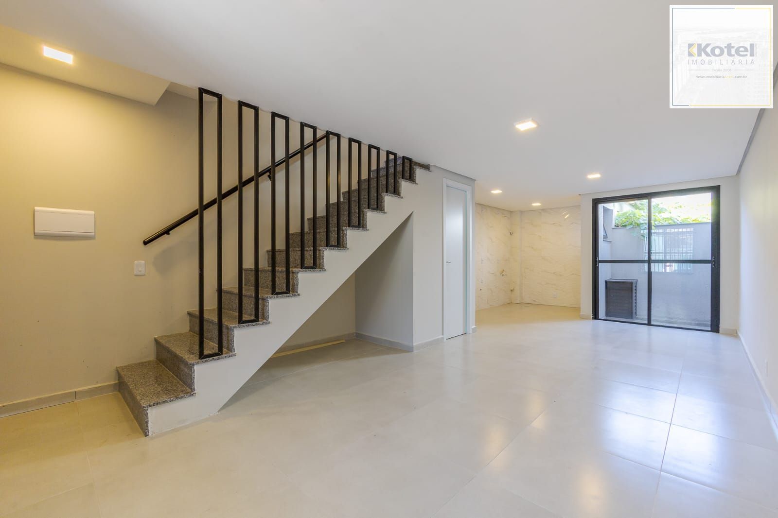 Casa Condominio para Venda - 94.47m², 3 dormitórios, sendo 1 suites, 1 vaga - Medianeira — foto 2