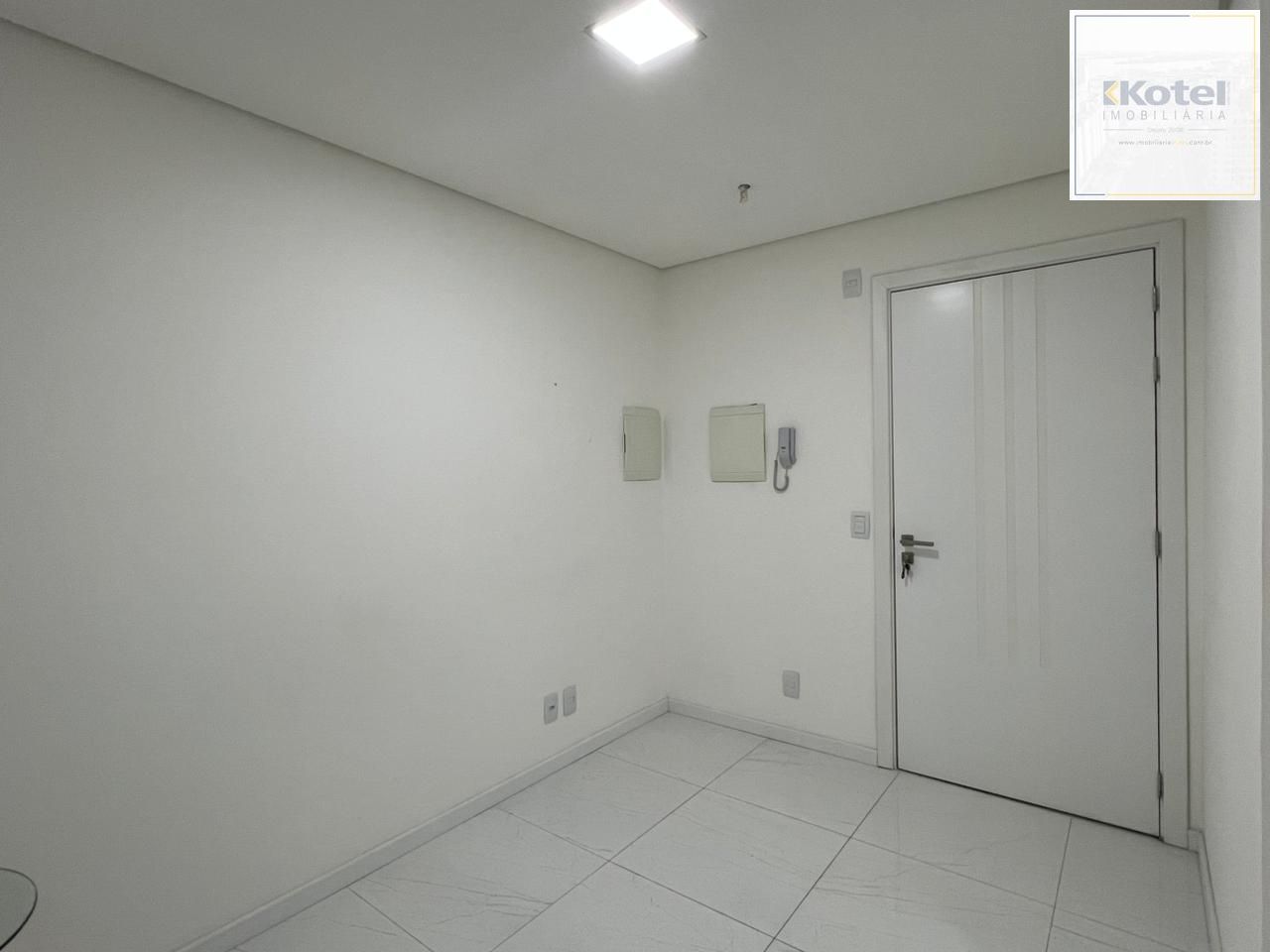 Sala comercial com 44 m2 a venda no Trend Nova Carlos Gomes.