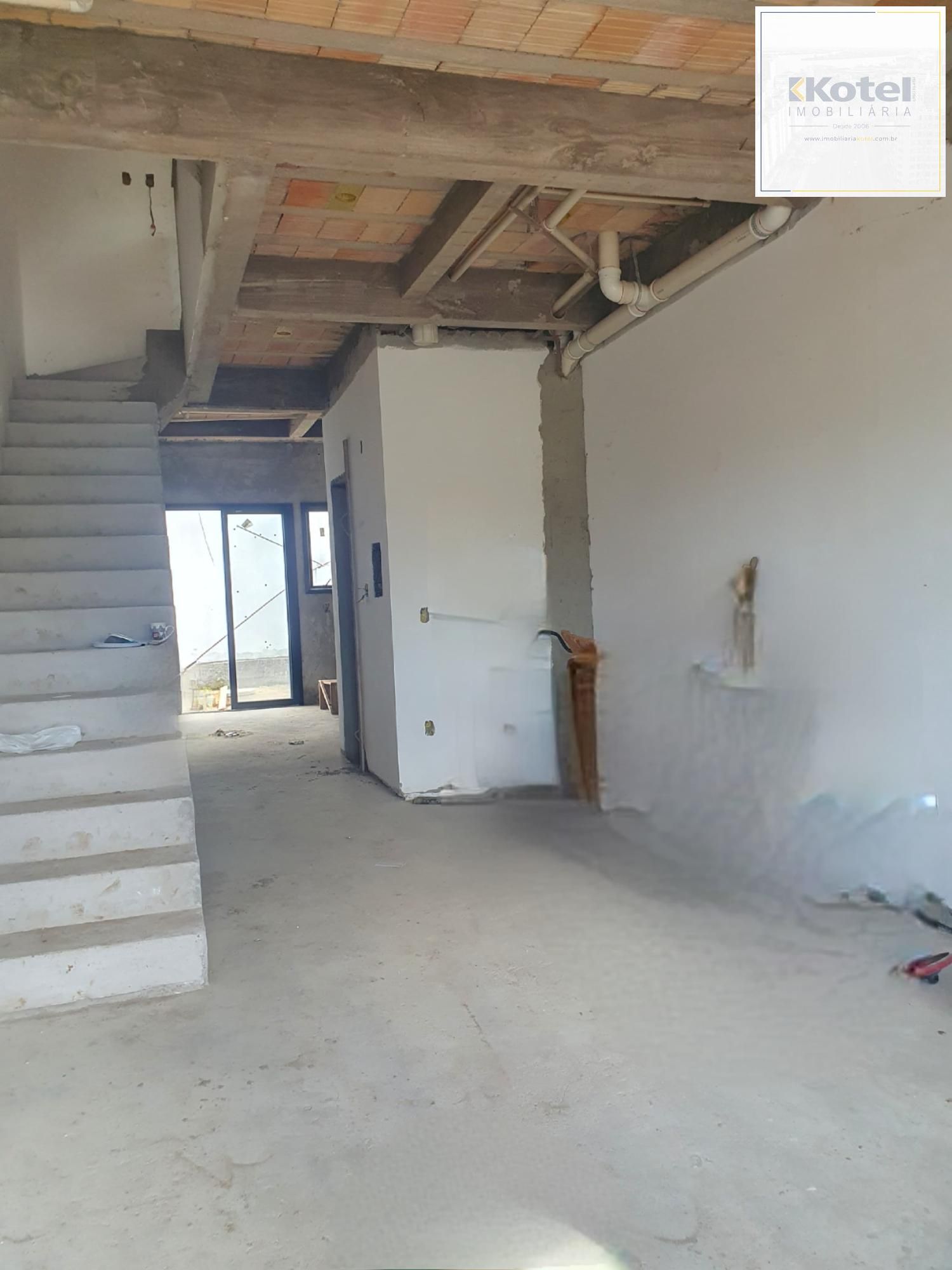 Casa em Porto Alegre, no bairro Hípica, com 2 dormitório(s), e 2 banheiros, à venda. — foto 2