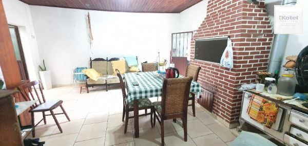 Casa em Porto Alegre, no bairro Belém Novo, com 2 dormitório(s), e 2 banheiros, à venda. — foto 4