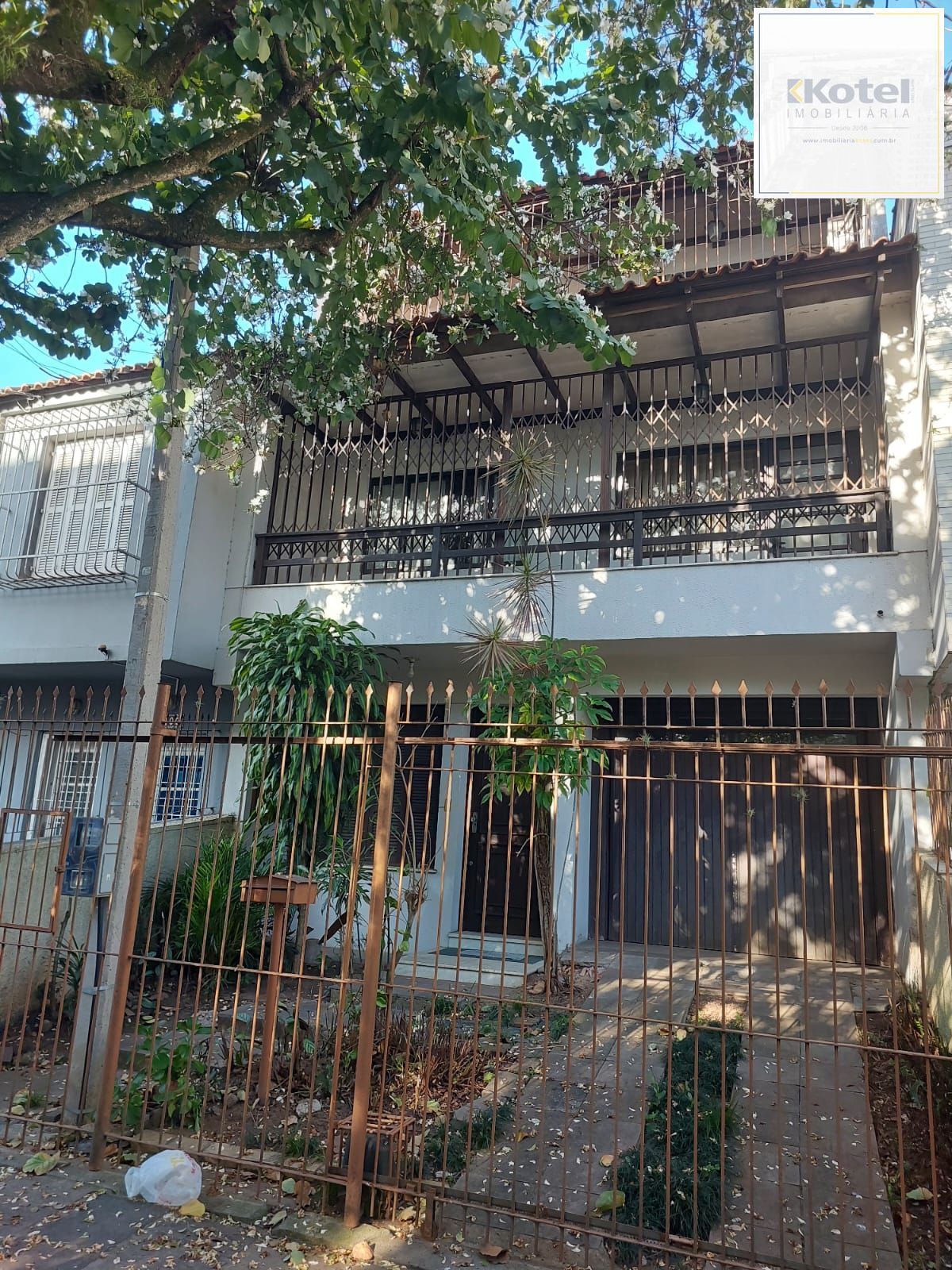 Casa  a venda com 5 dormitórios no bairro Rio Branco.