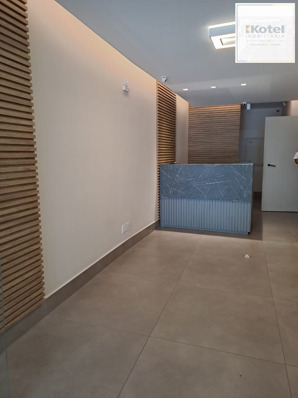 Sala com garagem dupla na Cristóvão!