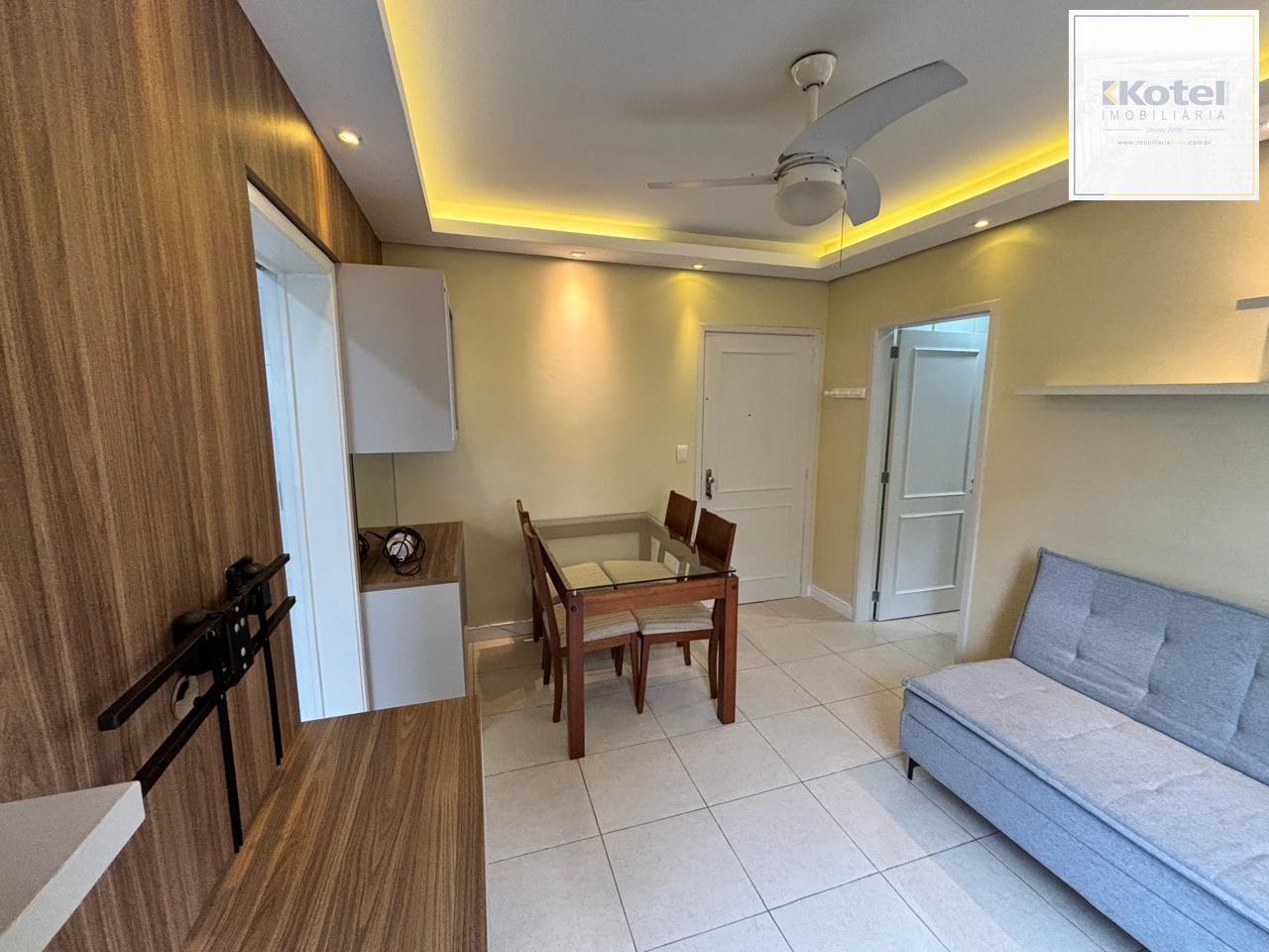 Apartamento mobiliado e reformado .