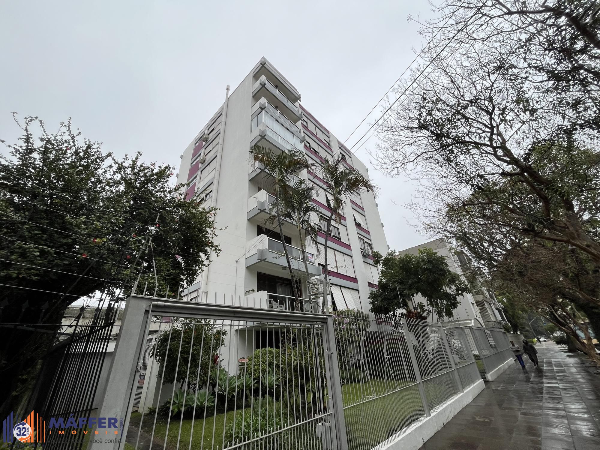 Apartamento de 3 quartos, suíte e 2 vagas de garagem no bairro Farroupilha POA