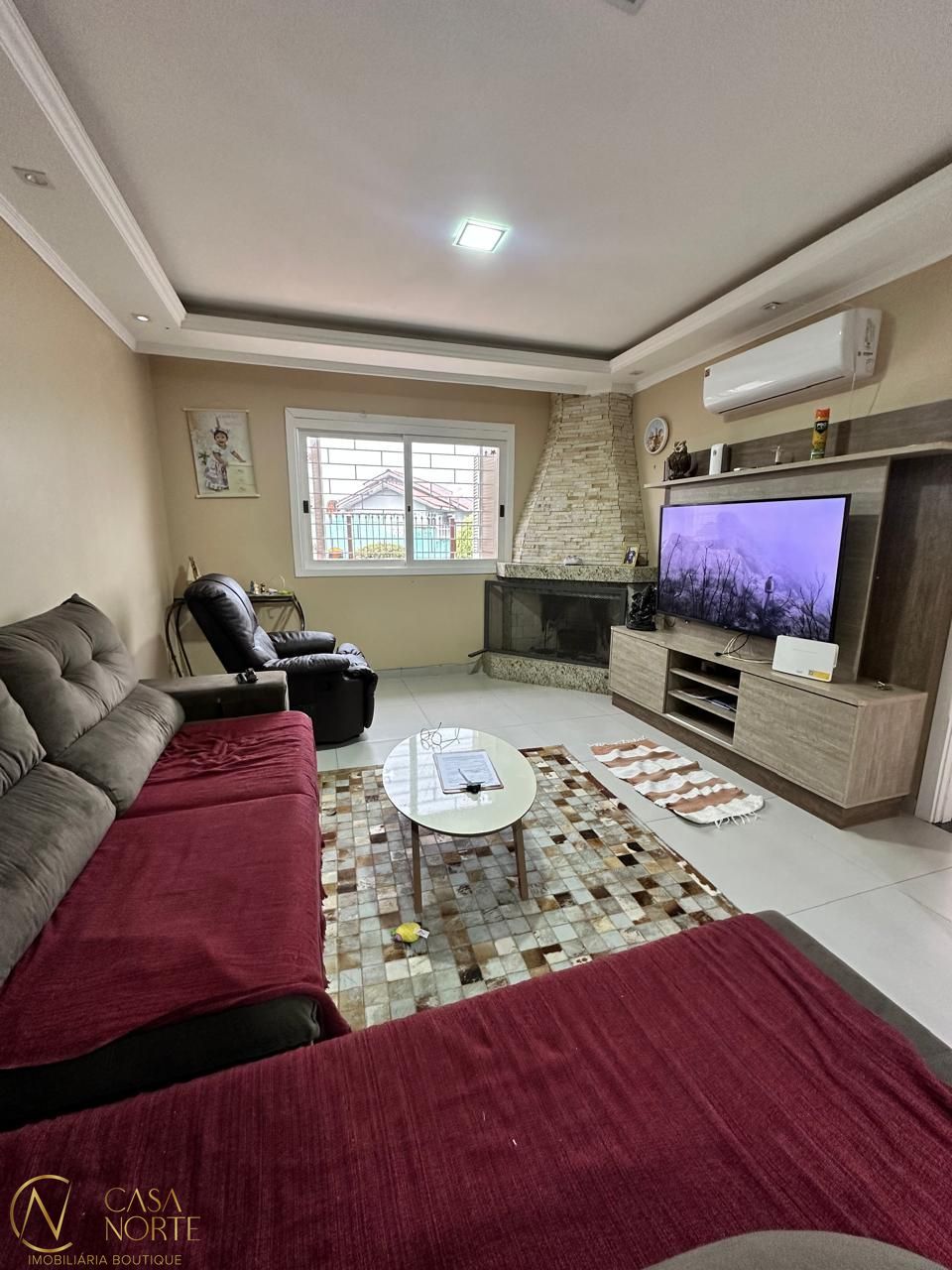 Casa à venda com 4 quartos, 190m², 2 suítes, 4 vagas, Rua Ruth Totta no bairro Hípica em Porto Alegre