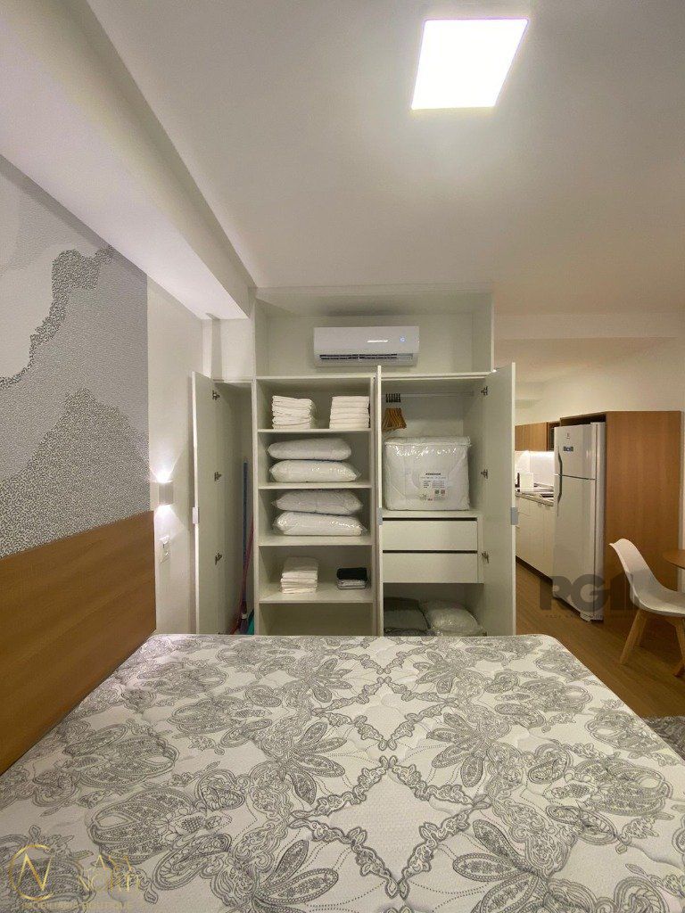 Apartamento à venda com 1 quarto, 28m², 1 vaga, Avenida dos Cubanos no bairro Partenon em Porto Alegre