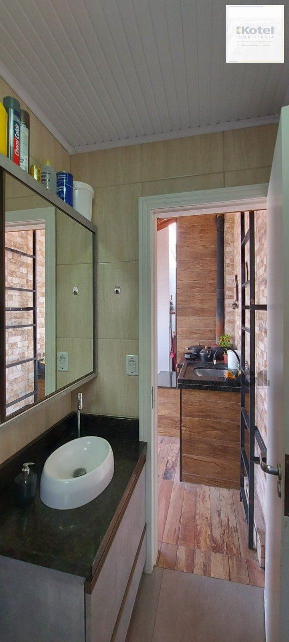 Casa com 2 dormitórios, sendo 1 suíte no bairro Florida em Guaíba